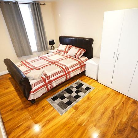London Zone 2 Three Bedroom Apartment Екстер'єр фото
