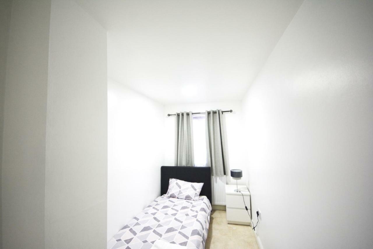London Zone 2 Three Bedroom Apartment Екстер'єр фото