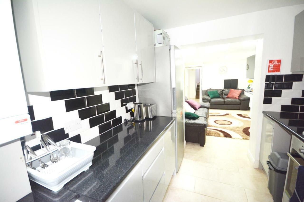 London Zone 2 Three Bedroom Apartment Екстер'єр фото