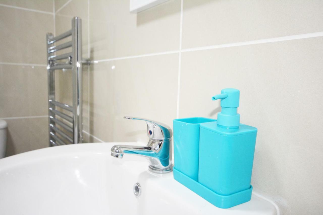 London Zone 2 Three Bedroom Apartment Екстер'єр фото