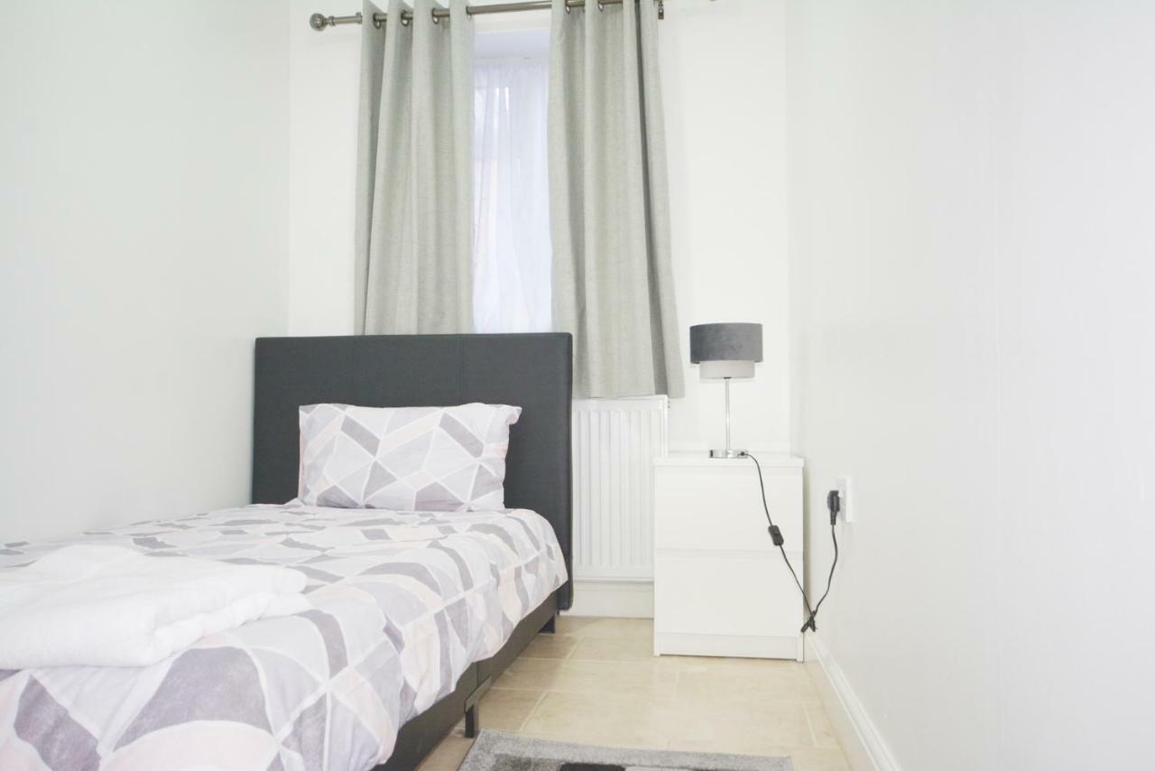 London Zone 2 Three Bedroom Apartment Екстер'єр фото