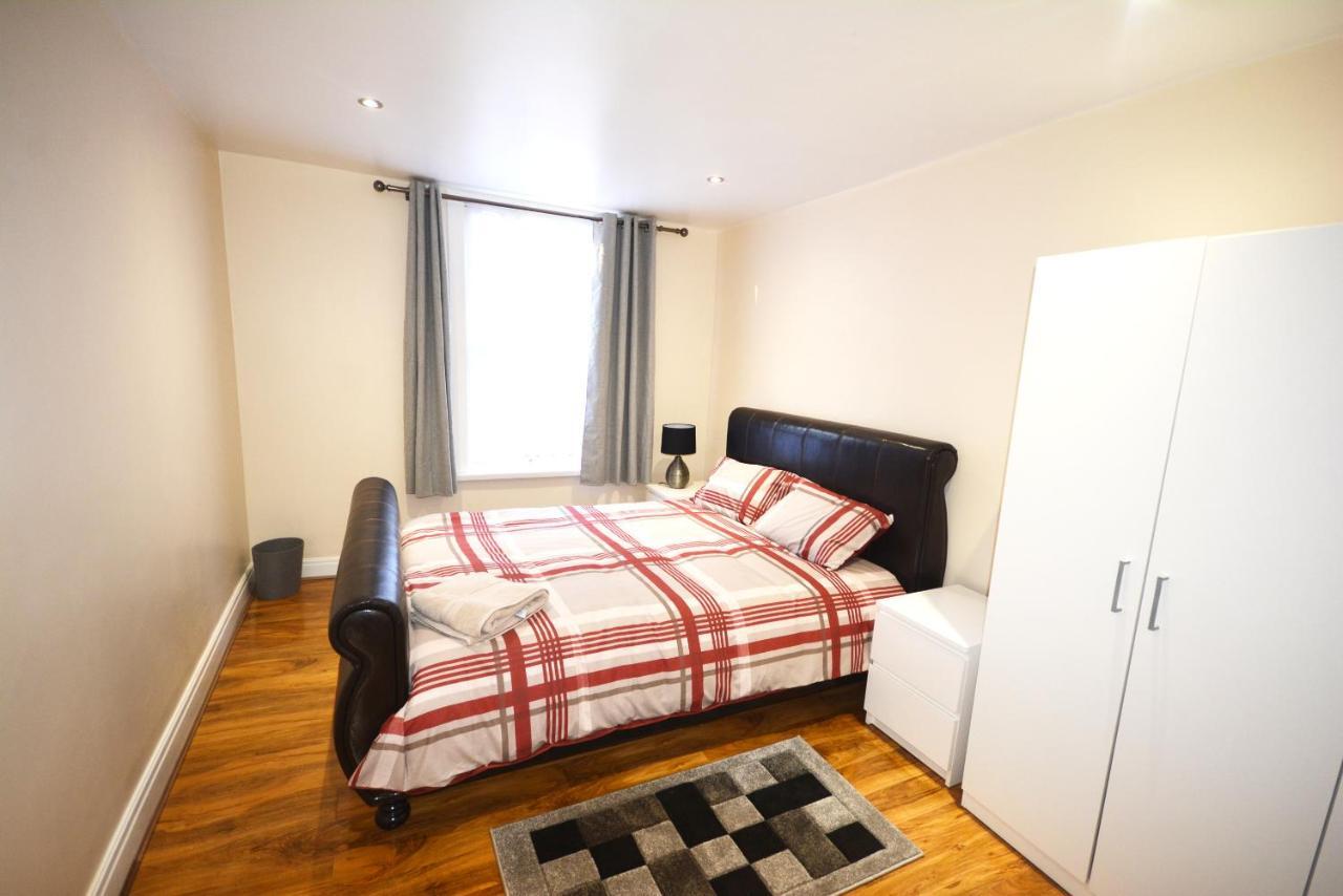 London Zone 2 Three Bedroom Apartment Екстер'єр фото