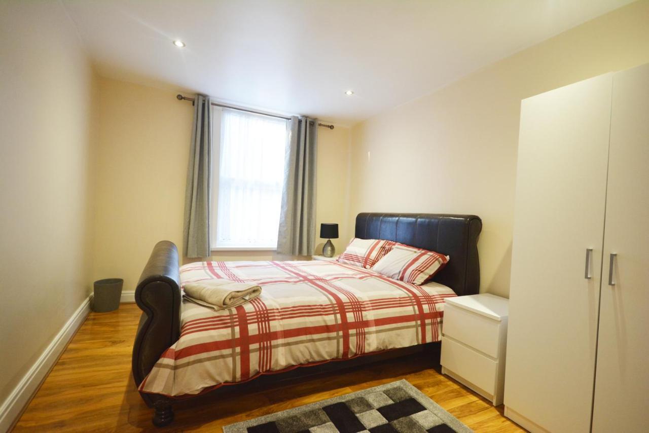 London Zone 2 Three Bedroom Apartment Екстер'єр фото